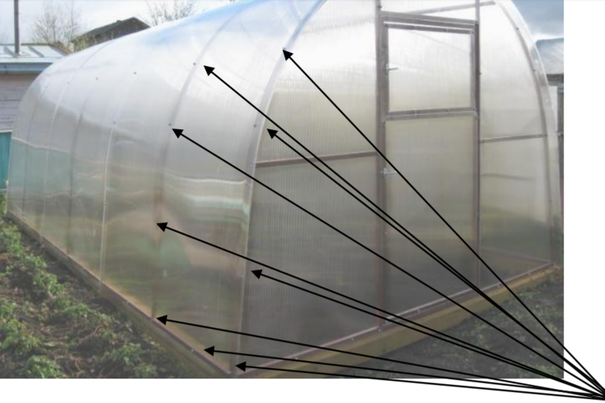 Теплицы стыки. Крепление для теплицы. Крепление поликарбоната на теплицу. Торец теплицы. Сборка теплицы.